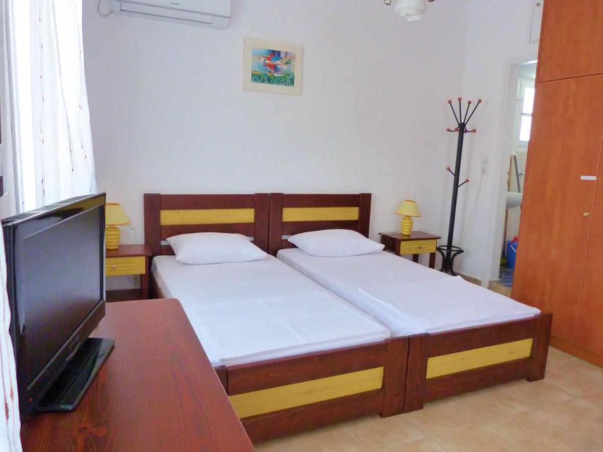 Ioli Apartments Alopronia Bagian luar foto
