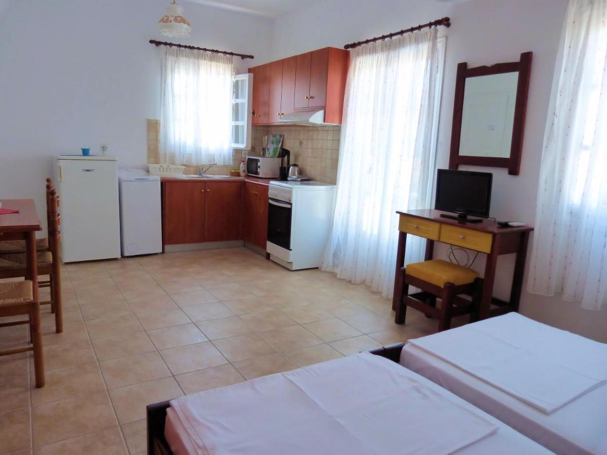 Ioli Apartments Alopronia Bagian luar foto