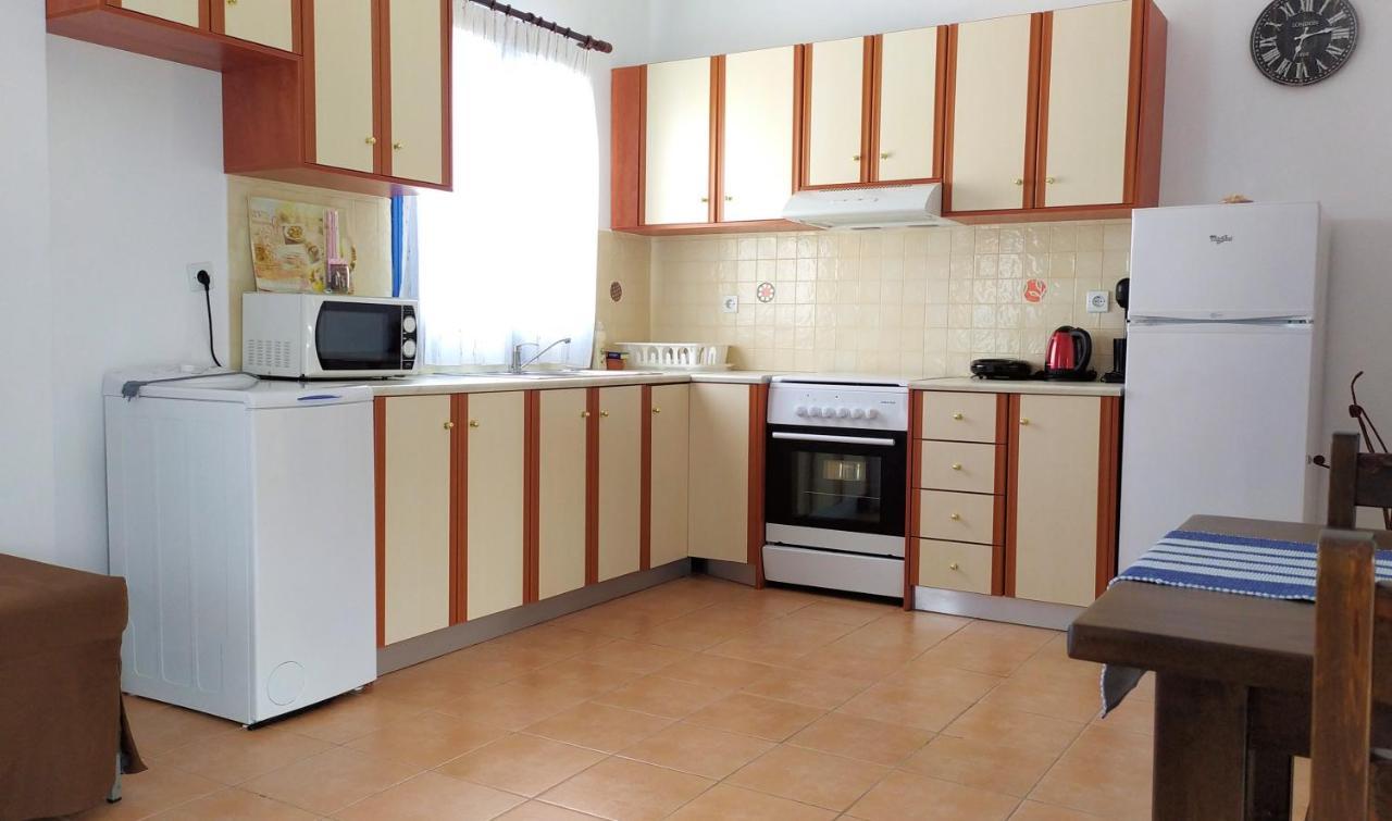 Ioli Apartments Alopronia Bagian luar foto