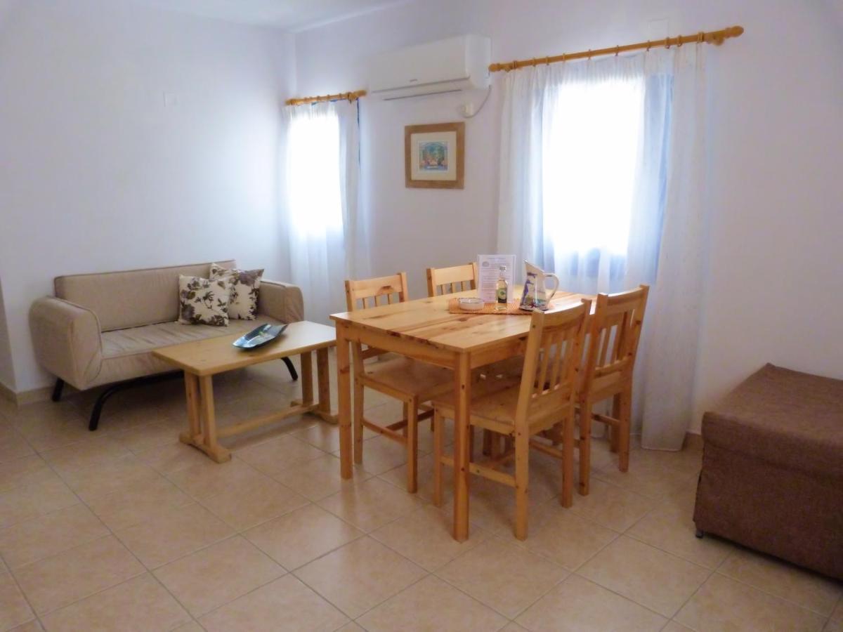 Ioli Apartments Alopronia Bagian luar foto