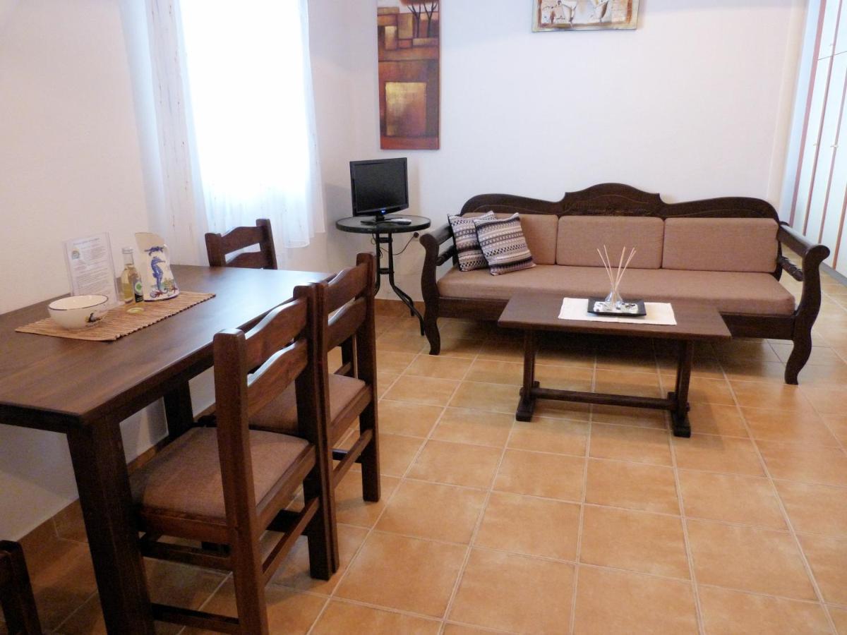 Ioli Apartments Alopronia Bagian luar foto