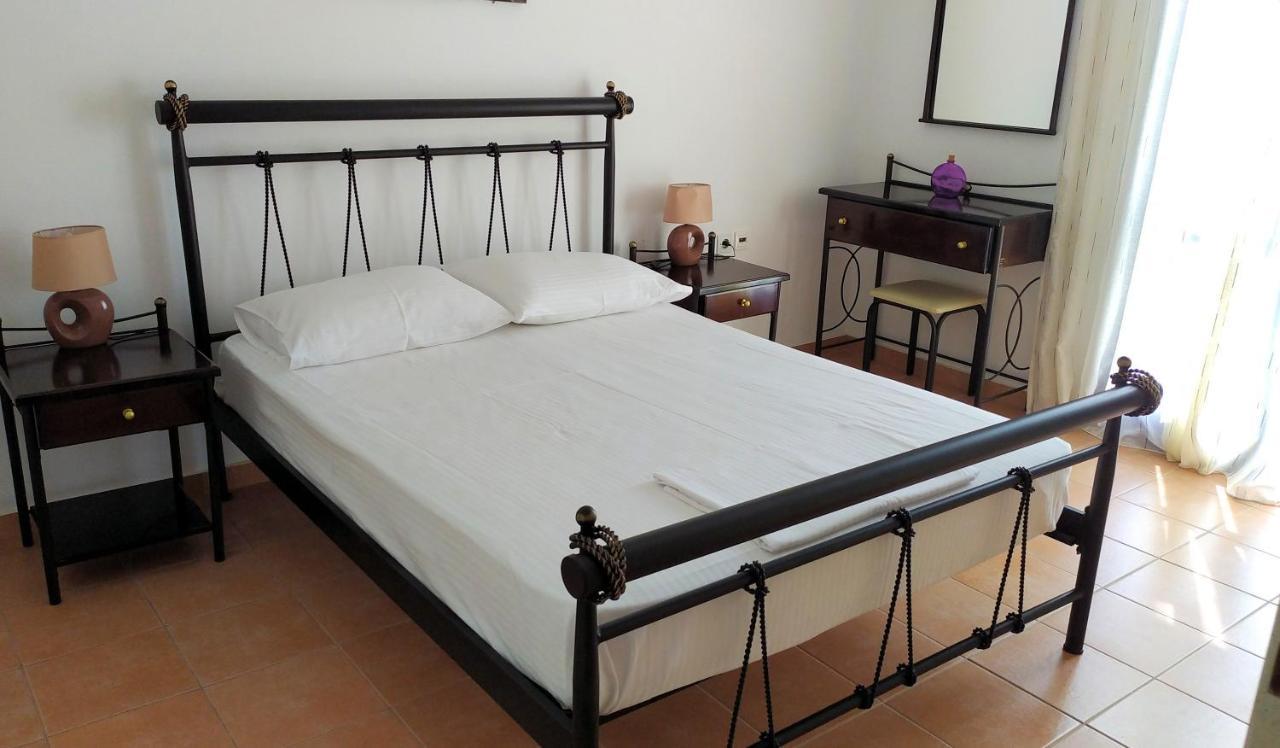 Ioli Apartments Alopronia Bagian luar foto