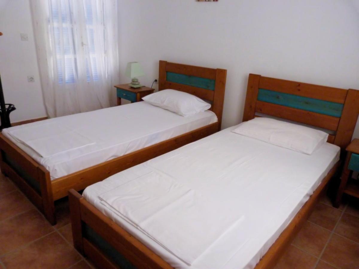 Ioli Apartments Alopronia Bagian luar foto
