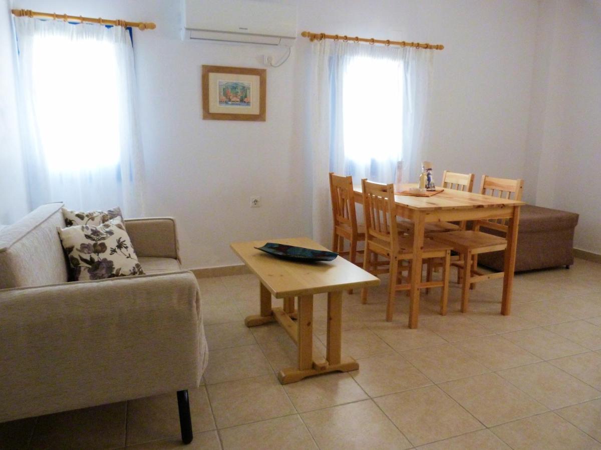 Ioli Apartments Alopronia Bagian luar foto