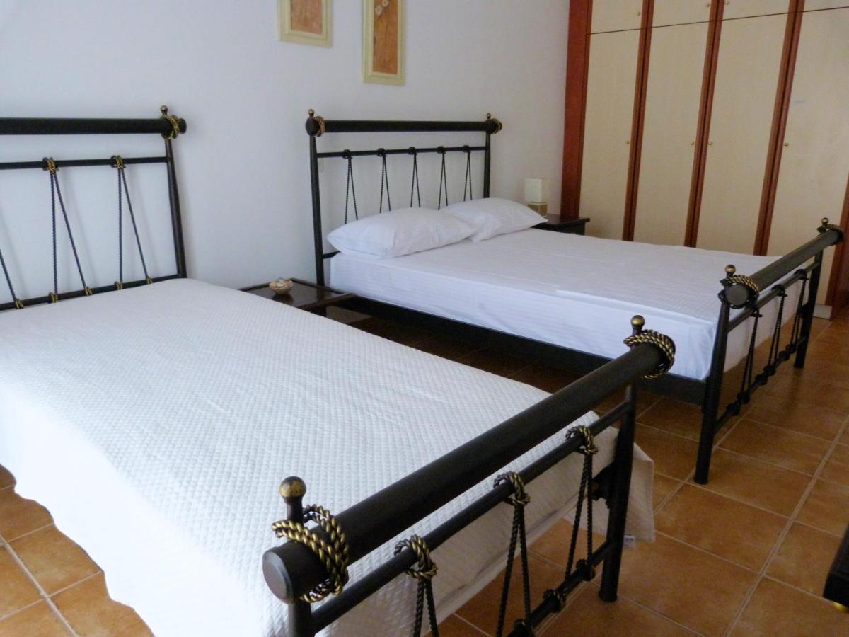 Ioli Apartments Alopronia Bagian luar foto