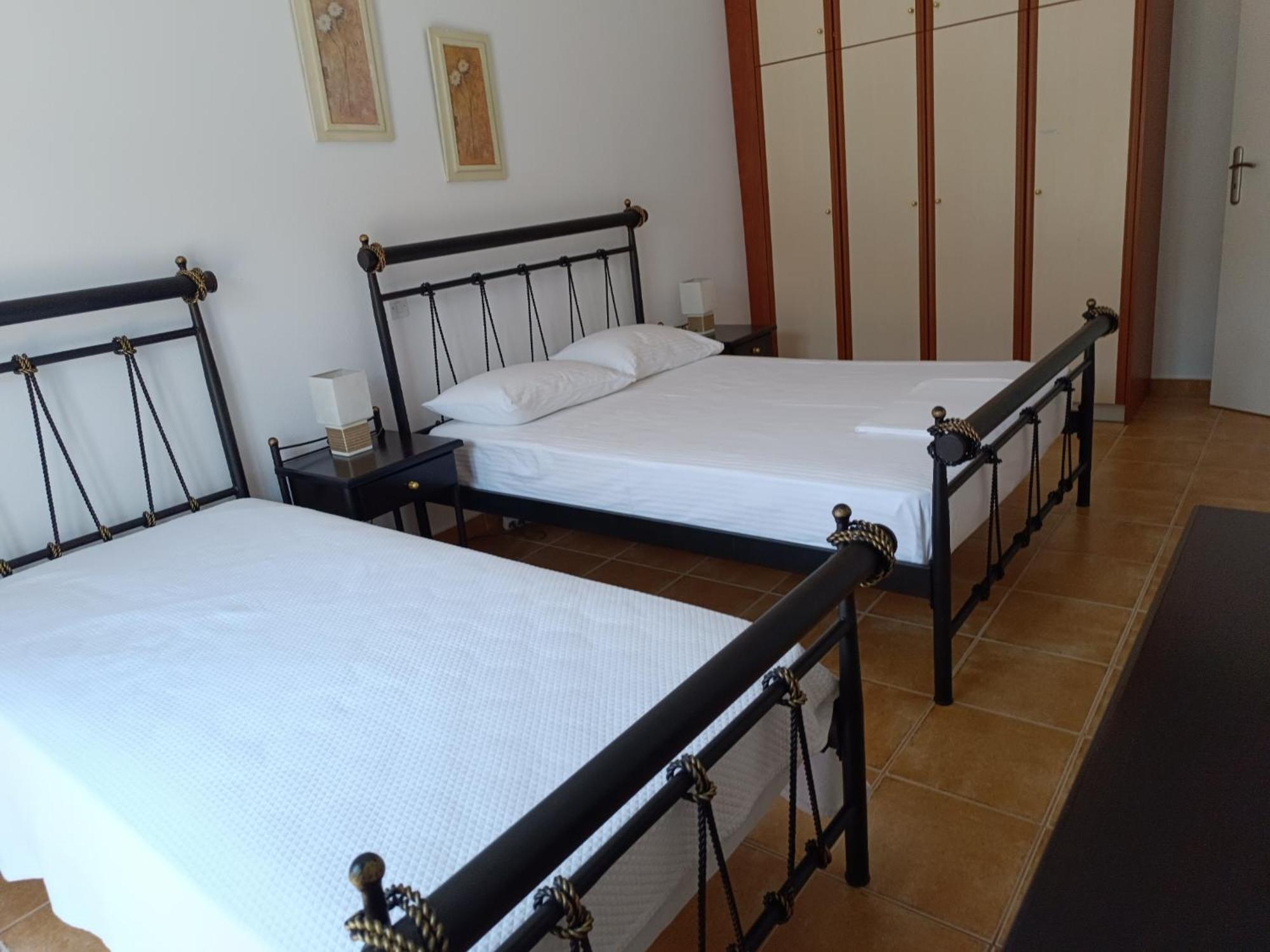 Ioli Apartments Alopronia Bagian luar foto