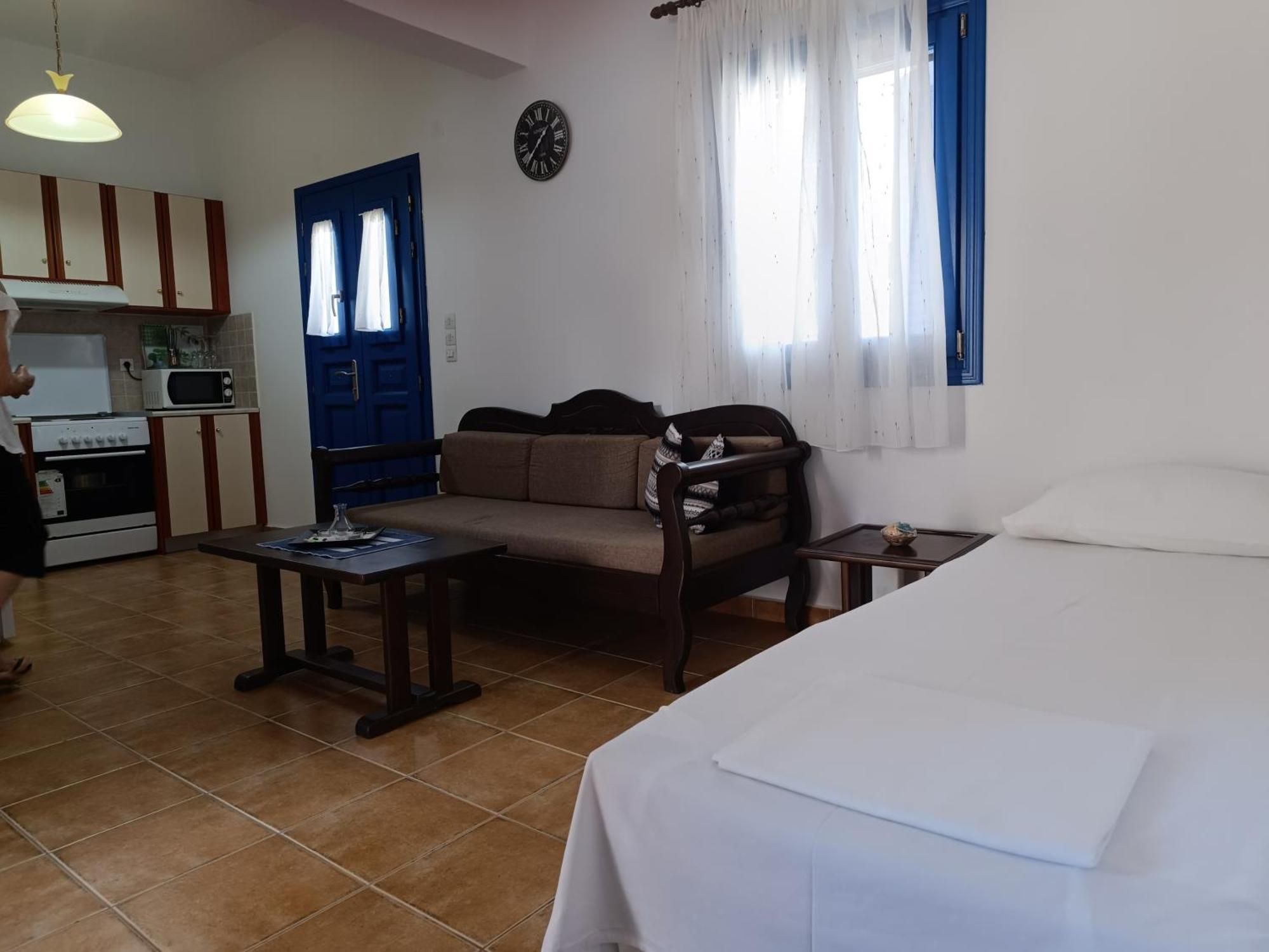 Ioli Apartments Alopronia Bagian luar foto